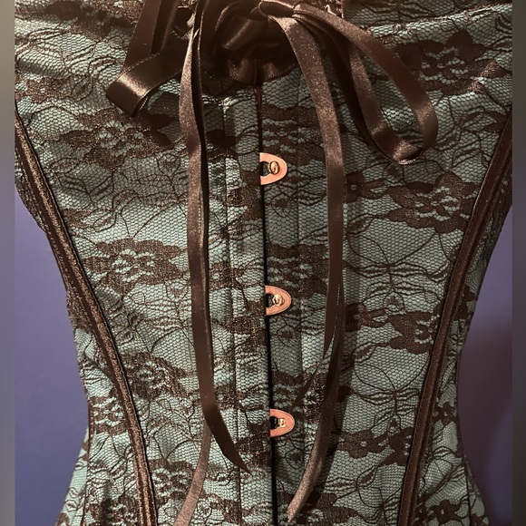 Women’s 4X green and black lace up corset - Picture 2 of 7